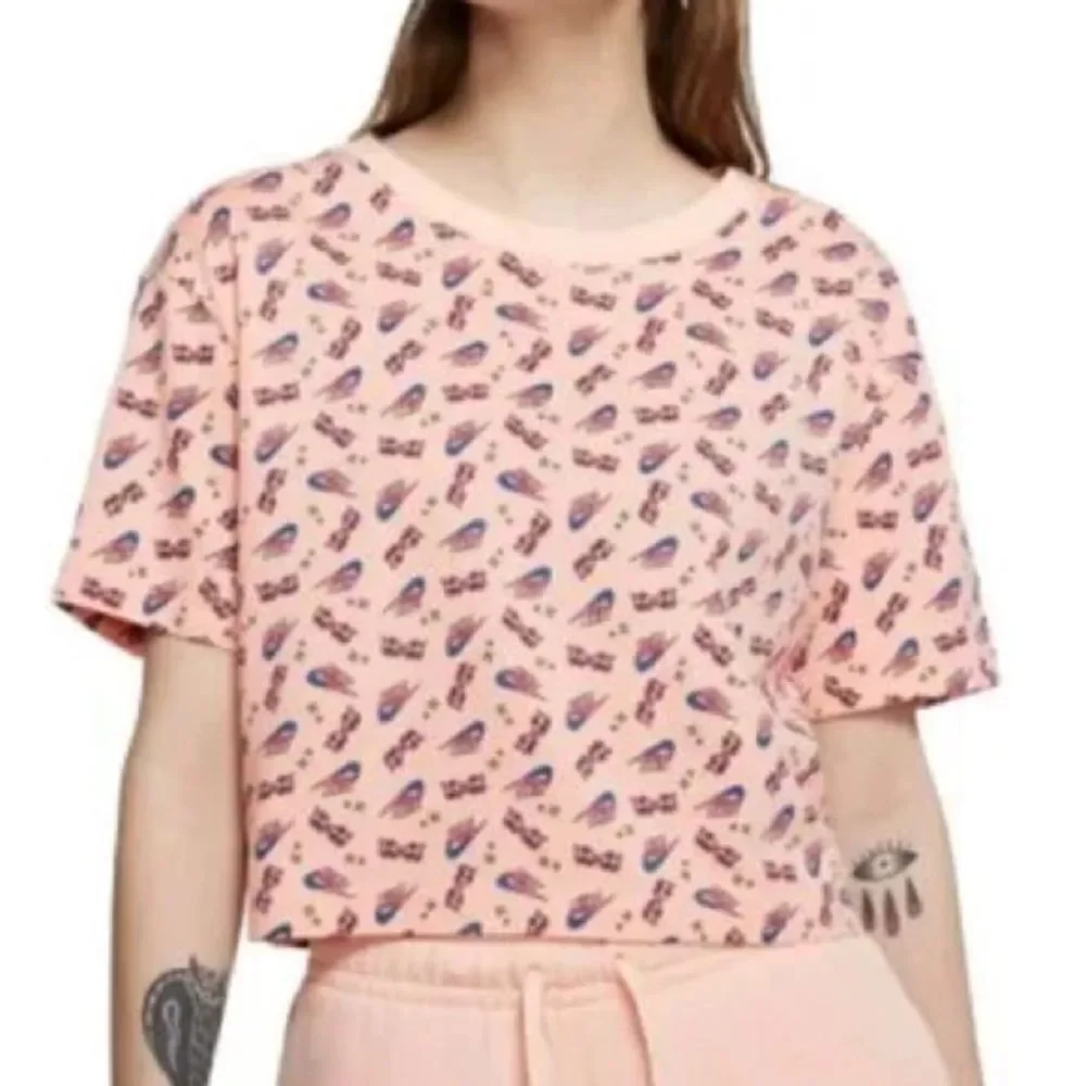 ‎Nike Sportswear Sunglasses Cropped T-Shirt C34